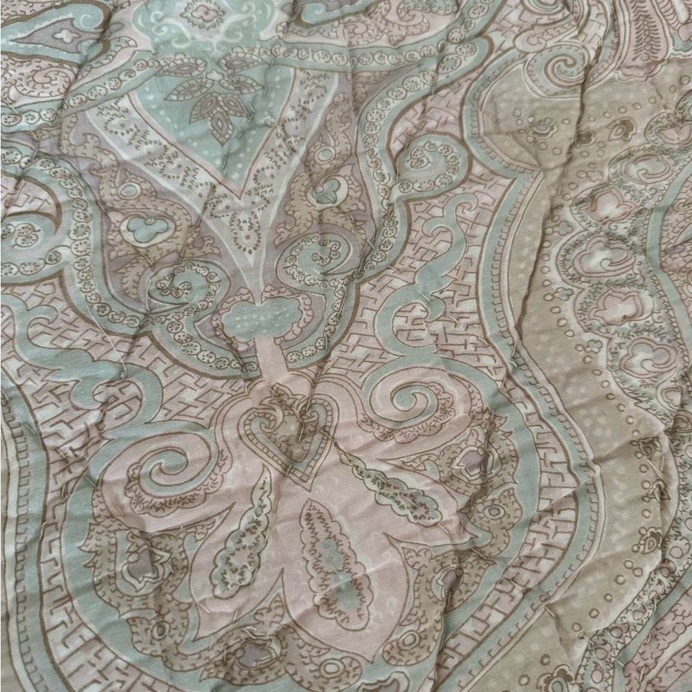 Pottery Barn Aubrey Paisley Full/Queen Quilt With 2 Standard Shams - Picture 5 of 10